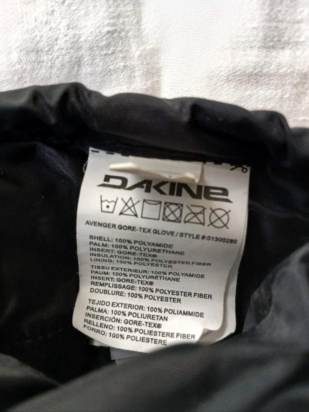 Dakine Goretex Black Youth Gloves Size Large 8-10 Years